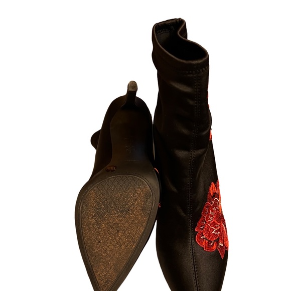 JESSICA SIMPSON BLACK SATIN JS PELANNA BOOT  RED ROSE APPLIQUÉ PULL ON SIZE 9.5M - Picture 7 of 7